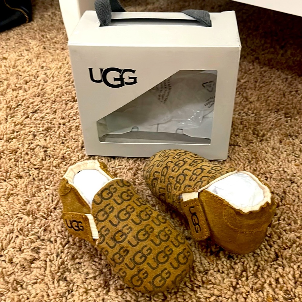 Toddler Ugg Roos Crib Shoe